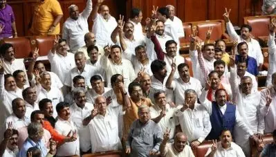 ഉപതെരഞ്ഞെടുപ്പിനു ദിവസങ്ങള്‍ ശേഷിക്കേ കര്‍ണാടകത്തില്‍ ബി.ജെ.പിയും കോണ്‍ഗ്രസും ആശങ്കയില്‍; എട്ടു നേതാക്കളുടെ പേരില്‍ ലൈംഗികാരോപണം