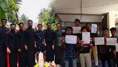 കേരളവര്‍മ്മയില്‍ ഒരേ രീതിയില്‍ വസ്ത്രം ധരിച്ച വിദ്യാര്‍ത്ഥികളെ എസ്.എഫ്.ഐ പ്രവര്‍ത്തകര്‍ മര്‍ദ്ദിച്ച സംഭവം; അക്രമികളെ സസ്‌പെന്‍ഡ് ചെയ്യണമെന്ന് വിദ്യാര്‍ത്ഥികള്‍