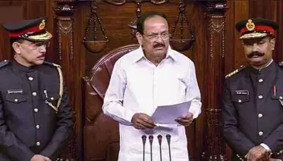 രാജ്യസഭാ മാര്‍ഷല്‍മാരുടെ യൂണിഫോം: കരസേന ഉദ്യോഗസ്ഥര്‍ക്ക് അതൃപ്തി; പുനഃപരിശോധിക്കുമെന്ന് വെങ്കയ്യനായിഡു