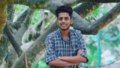 യൂണിവേഴ്‌സിറ്റി കോളേജില്‍ മര്‍ദ്ദനത്തിനു മുന്‍പ് കെ.എസ്.യു പ്രവര്‍ത്തകനെ എസ്.എഫ്.ഐ നേതാവ് ഭീഷണിപ്പെടുത്തുന്ന ദൃശ്യങ്ങള്‍ പുറത്ത്