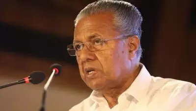 ‘അതെന്തോ വലിയ ആനക്കാര്യമാണ് എന്നമട്ടില്‍ അവതരിപ്പിക്കാന്‍ നോക്കണ്ട, എനിക്ക് വേറെ പണിയുണ്ട്’; സ്പ്രിഗ്‌ളര്‍ വിവാദത്തില്‍ കയര്‍ത്ത് മുഖ്യമന്ത്രി