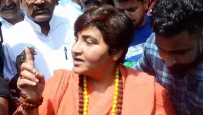 ‘എന്നെ കത്തിക്കൂ, കോണ്‍ഗ്രസിന് പരിചയസമ്പത്തുണ്ടല്ലോ’; സിഖ് വിരുദ്ധ കലാപവും തന്തൂരി കേസും ഓര്‍മ്മിപ്പിച്ച് എം.എല്‍.എയോട് പ്രജ്ഞ