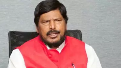 ‘രാഹുല്‍ ഗാന്ധി ഒരു ദളിത് പെണ്‍കുട്ടിയെ വിവാഹം കഴിക്കൂ’; യുവാക്കള്‍ക്ക് പ്രചോദനമാകട്ടെയെന്ന് രാംദാസ് അത്താവലെ