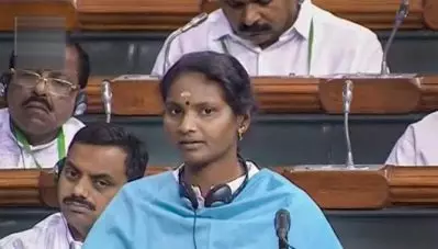 രമ്യാ ഹരിദാസ് എം.പിക്ക് നേരെ ലോക്‌സഭയില്‍ കയ്യേറ്റശ്രമം; ടി.എന്‍ പ്രതാപനേയും ഹൈബി ഈഡനേയും സഭയില്‍ നിന്ന് ഒരു ദിവസത്തേക്ക് പുറത്താക്കി