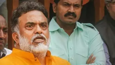 ‘ആ നീക്കം പാര്‍ട്ടിയുടെ നാശത്തിന്’; ശിവസേനയുമായി അധികാരം പങ്കിടുന്നതിനെക്കുറിച്ച് ആലോചിക്കരുതെന്നും കോണ്‍ഗ്രസ് നേതാവ്