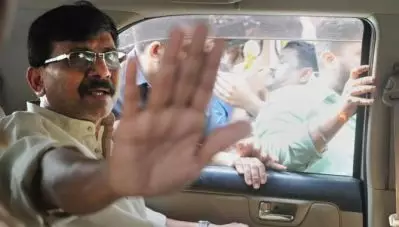 ‘ഗവര്‍ണറും സി.ബി.ഐയും അടക്കം എല്ലാവരും ബി.ജെ.പി പ്രവര്‍ത്തകര്‍’; അജിത് പവാറിനെ ജയിലിലടക്കുമെന്ന തെരഞ്ഞെടുപ്പ് വാഗ്ദാനം എവിടെയെന്നും സഞ്ജ് റാവത്ത്