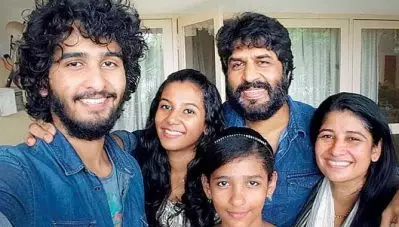‘ഇന്ന് വാപ്പച്ചിയുടെ ഓര്‍മ്മദിനമാണ്, നിങ്ങളുടെ പ്രാര്‍ത്ഥനകളില്‍ ഉള്‍പ്പെടുത്തണം’: ഷെയ്ന്‍ നിഗം