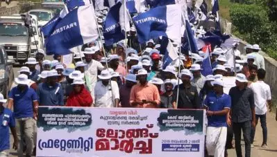 ‘വാളയാര്‍ സഹോദരിമാര്‍ക്ക് നീതിവേണം’; കേസില്‍ പുനരന്വേഷണം ആവശ്യപ്പെട്ട് ഫ്രറ്റേണിറ്റ് മൂവ്‌മെന്റ് ലോങ് മാര്‍ച്ച് നടത്തി