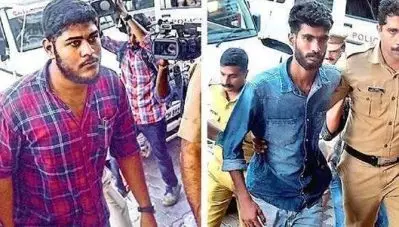 ‘ഞങ്ങള്‍ ആരെയെങ്കിലും കൊന്നോ, എവിടെയെങ്കിലും ബോംബ് വെച്ചോ, മുഖ്യമന്ത്രി മറുപടി പറയണം’; അലനും താഹയും