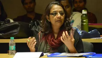 ‘ജീവന്‍ വേണോ പ്രൊഫഷന്‍ വേണോ എന്നതാണ് അവര്‍ നേരിടുന്ന ചോദ്യം’; കശ്മീരില്‍ മാധ്യമങ്ങള്‍ വെന്റിലേറ്ററിലെന്ന് കശ്മീര്‍ ടൈംസ് എഡിറ്റര്‍ അനുരാധ ബാസിന്‍