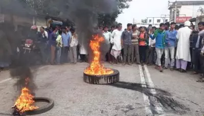 പൗരത്വ ഭേദഗതി നിയമത്തിനെതിരായ പ്രതിഷേധം; ബംഗാളില്‍ ട്രെയിന്‍ ഗതാഗതം തടസ്സപ്പെട്ടു