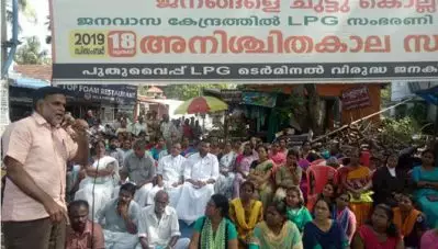 അര്‍ധരാത്രിയില്‍ നിരോധനാജ്ഞ; പുതുവെപ്പിന്‍ എല്‍.പി.ജി സംഭരണശാല നിര്‍മ്മാണം പുനരാരംഭിക്കുന്നു: ജനങ്ങള്‍ വീണ്ടും സമരത്തിലേക്ക്