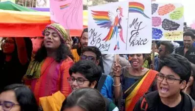 പ്രൈഡ് മാര്‍ച്ചിനെ പൗരത്വനിയമ വിരുദ്ധ മാര്‍ച്ചാക്കി മാറ്റി എല്‍.ജി.ബി.ടി.ക്യൂപ്ലസ് കമ്മ്യൂണിറ്റി; പങ്കെടുത്തത് നൂറുകണക്കിന് പേര്‍