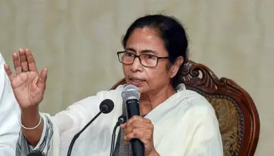 ദേശീയ പൗരത്വ നിയമത്തിനെതിരെ ‘കാക്കാചീച്ചി’യുമായി മമത ബാനര്‍ജി; ട്രെന്‍ഡിംഗായി ‘കാക്കാചീച്ചി’
