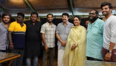 മകന്റെ സിനിമ ലൊക്കേഷനില്‍ ഒടുവില്‍ മമ്മൂട്ടിയെത്തി; വൈറലായി അനുപ് സത്യന്‍ – ദുല്‍ഖര്‍ സല്‍മാന്‍ ചിത്രത്തിന്റെ ലൊക്കേഷന്‍ ചിത്രം
