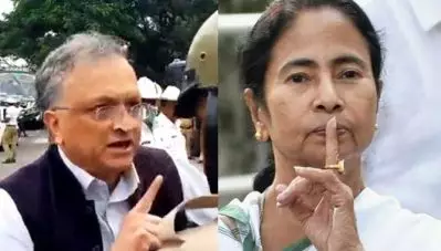 ‘ഗാന്ധിയുടെ ചിത്രം ഉയര്‍ത്തിപ്പിടിച്ച ചരിത്രകാരനെ സര്‍ക്കാര്‍ ഭയക്കുന്നു’, മമത ബാനര്‍ജി