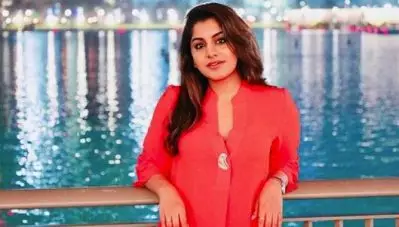 ‘എന്റെ വസ്ത്രത്തിന്റെ നീളമളക്കാന്‍ ആര്‍ക്കും സ്വാതന്ത്ര്യം കൊടുത്തിട്ടില്ല’ ആള്‍ക്കാരെ ബോധ്യപ്പെടുത്താനായി ജീവിക്കാനാവില്ലെന്ന് മീര നന്ദന്‍