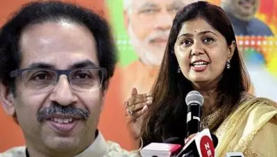 പങ്കജ മുണ്ടെയും പന്ത്രണ്ട് എം.എല്‍.എമാരും വരുമെന്നുറപ്പിച്ച് ശിവസേന?; ഇതാണ് കാരണം