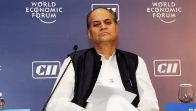 ‘മോദിസര്‍ക്കാരിനെതിരെ സംസാരിക്കാന്‍ ഇന്ത്യയിലെ ജനങ്ങള്‍ ഭയപ്പെടുന്നു’; അമിത് ഷായെ വേദിയിലിരുത്തി വിമര്‍ശനവുമായി രാഹുല്‍ ബജാജ്