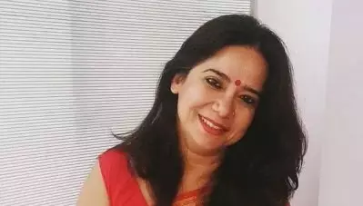 ‘ലാത്തി കൊണ്ട് കാലിലും കൈയിലും അടിച്ചു, വയറ്റില്‍ തൊഴിച്ചു’; പൗരത്വ നിയമത്തിനെതിരെ പ്രതിഷേധിച്ച കോണ്‍ഗ്രസ് വനിതാ നേതാവിനു നേര്‍ക്ക് പൊലീസിന്റെ ക്രൂരമര്‍ദ്ദനം- വീഡിയോ