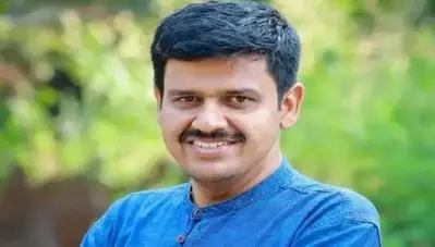 “നാളെ നികുതി വെട്ടിപ്പ് കയ്യോടെ പിടിച്ചാല്‍ രാഷ്ട്രീയ പകപോക്കല്‍ എന്ന് പറഞ്ഞ് കണ്ണീരൊഴുക്കരുത്”; പ്രതിഷേധത്തില്‍ പങ്കെടുത്ത സിനിമാക്കാര്‍ക്ക് സന്ദീപ് വാര്യരുടെ ഭീഷണി