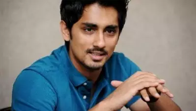 ‘നട്ടെല്ലുണ്ടെങ്കില്‍ രക്ഷപ്പെടാമായിരുന്നു’; ഹീറോയെ തെരഞ്ഞെടുക്കുമ്പോള്‍ ശ്രദ്ധിച്ചില്ലെങ്കില്‍ മൂക്കുംകുത്തി വീഴുന്നത് കാണേണ്ടിവരുമെന്ന് സിദ്ധാര്‍ത്ഥ്