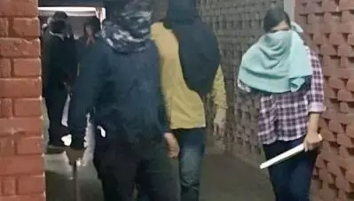 ജെ.എന്‍.യു ആക്രമണം; പ്രചരിക്കുന്ന ചിത്രങ്ങള്‍ തന്റേതല്ലെന്ന് എ.ബി.വി.പി നേതാവ് കോമള്‍ ശര്‍മ്മ; സംഭവം നടക്കുമ്പോള്‍ കോമളിന്റെ ഫോണ്‍ സ്വിച്ച് ഓഫ് ആയിരുന്നുവെന്ന് പൊലീസ്