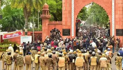 ‘ഹോസ്റ്റലിനകത്ത് പൊലീസ് കയറാന്‍ പാടില്ലായിരുന്നു’; യു.പി പൊലീസിനെതിരെ പരാതി നല്‍കാനൊരുങ്ങി അലിഗഡ് മുസ്‌ലിം സര്‍വ്വകലാശാല