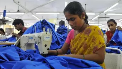 രാജ്യം ഗുരുതര സാമ്പത്തിക പ്രതിസന്ധിയില്‍; വസ്ത്ര വ്യാപാരം അടച്ചുപൂട്ടലിന്റെ വക്കില്‍; ‘പ്രതിസന്ധിക്ക് ആക്കം കൂട്ടി തൊഴിലില്ലായ്മ’