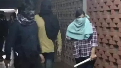 ജെ.എന്‍.യുവില്‍ മുഖം മറച്ചെത്തിയ അക്രമകാരികള്‍ എ.ബി.വി.പി.ക്കാര്‍ തന്നെ; വെളിപ്പെടുത്തലുകളുമായി അക്രമിസംഘാംഗങ്ങള്‍