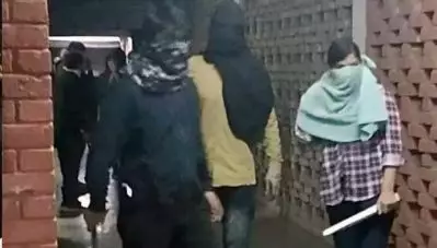 ‘വടിയും ലാത്തിയും ആസിഡും കയ്യില്‍ കരുതാന്‍ നേതൃത്വം നിര്‍ദേശിച്ചിരുന്നു’; ജെ.എന്‍.യു ആക്രമത്തിന് പിന്നില്‍ എ.ബി.വി.പിയെന്ന് തുറന്ന് സമ്മതിച്ച് സംഘടന ജോയിന്റ് സെക്രട്ടറി