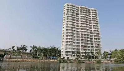 മരട് ഫ്‌ളാറ്റ് പൊളിക്കല്‍; സ്‌ഫോടക വസ്തുക്കള്‍ നിറച്ചു തുടങ്ങി; പ്രകമ്പനം അളക്കാന്‍ ഐ.ഐ.ടി സംഘം