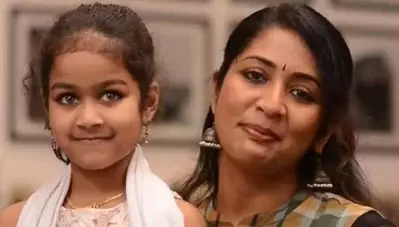 തിരിച്ചുവരവിനൊരുങ്ങി നവ്യാനായര്‍ ; സംവിധാനം വി.കെ പ്രകാശ് ; ഫസ്റ്റ് ലുക്ക് പോസ്റ്റര്‍ മമ്മൂട്ടിയും മഞ്ജുവും പുറത്തുവിടും
