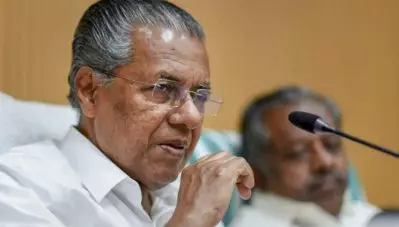 മാധ്യമപ്രവര്‍ത്തകര്‍ക്കെതിരെയുള്ള കേസില്‍ ഡി.ജി.പിയോട് വിശദീകരണം തേടിയെന്ന് മുഖ്യമന്ത്രി; സെന്‍കുമാറിനെ ഇപ്പോഴെങ്കിലും മനസ്സിലായല്ലോ എന്ന് പ്രതിപക്ഷത്തോട് മുഖ്യമന്ത്രി