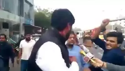 തങ്ങളെ എ.ബി.വി.പിക്കാര്‍ ക്രൂരമായ് തല്ലിച്ചതച്ചുവെന്ന് എന്‍.എസ്.യു.ഐ.; അഹമ്മദാബാദിലെ സംഘര്‍ഷത്തില്‍ വിദ്യാര്‍ത്ഥികള്‍ക്ക് പരിക്ക്