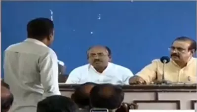 ‘നിങ്ങള്‍ മദ്യപിച്ചിട്ടുണ്ടോ?’; വാര്‍ത്താസമ്മേളനത്തിനിടെ ചോദ്യം ചോദിച്ച മാധ്യമ പ്രവര്‍ത്തകനെ അധിക്ഷേപിച്ച് ടി.പി സെന്‍കുമാര്‍