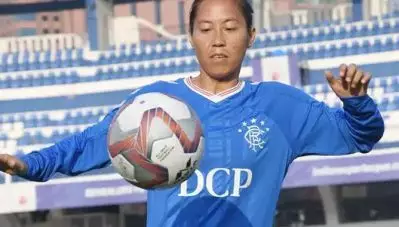 ‘എനിക്ക് ഇന്ത്യയെ അഭിമാനത്തിന്റെ തലപ്പത്തെത്തിക്കണം’; ഫൂട്‌ബോളില്‍ ചരിത്രം തീര്‍ത്ത വനിതാ ഫൂട്‌ബോളര്‍ ബാലാ ദേവി പറയുന്നു…