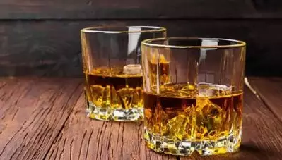 മദ്യം കിട്ടാത്തതിനെ തുടര്‍ന്ന് യുവാവ് ആത്മഹത്യ ചെയ്തു