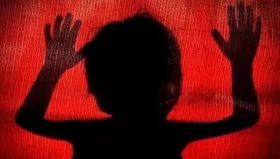 ശ്മശാനത്തില്‍ വെള്ളമെടുക്കാന്‍ പോയ 9 കാരി ദല്‍ഹിയില്‍ ദുരൂഹസാഹചര്യത്തില്‍ മരിച്ചു; ആരുമറിയാതെ മൃതശരീരം സംസ്‌കരിച്ച് ‘ പുരോഹിതന്‍’