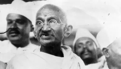‘ഗോഡ്‌സെയുടെ കോലം കെട്ടിതൂക്കി ‘ഗാന്ധിയെ കൊന്നത് ആര്‍.എസ്.എസ്” എന്ന് മലപ്പുറത്ത് ബാനര്‍; പൊലീസ് കേസെടുത്തു