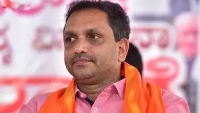 ‘റോസാപ്പൂ’ പിന്‍വലിക്കണം; തെരഞ്ഞെടുപ്പ് അട്ടിമറിക്കാന്‍ ബി.ജെ.പി അപരന്മാര്‍ക്ക് താമരയോട് സാമ്യമുള്ള ചിഹ്നം നല്‍കിയെന്ന് കെ. സുരേന്ദ്രന്‍