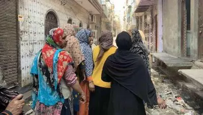 ‘അവര്‍ ഞങ്ങളുടെ മുന്നിലെത്തി പാന്റ് ഊരി കാണിച്ചൂ, ഇതാ സ്വാതന്ത്ര്യം എടുത്തോ എന്ന് ആക്രോശിച്ചു’; ദല്‍ഹി കലാപ അനുഭവം തുറന്ന് പറഞ്ഞ് മുസ്‌ലീം സ്ത്രീകള്‍
