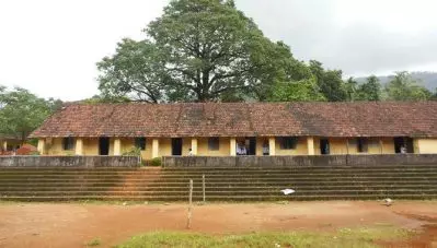 കാസര്‍ഗോഡ് കൊവിഡ് സ്ഥിരീകരിച്ചവരില്‍ ഒരാള്‍ കാഞ്ഞങ്ങാട് ദുര്‍ഗ ഹയര്‍ സെക്കന്ററി സ്‌കൂളിലെ പത്താം ക്ലാസ് വിദ്യാര്‍ത്ഥിനി
