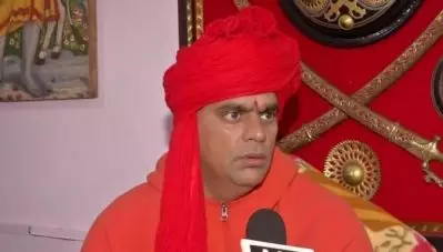 ‘നിങ്ങള്‍ പരസ്യമായി മാംസം കഴിച്ചതാണ് എല്ലാത്തിനും കാരണം, വേഗം കൊറോണയോട് മാപ്പ് പറയൂ’; തെലങ്കാനയില്‍ കൊറോണ വന്നത് മന്ത്രിമാര്‍ മാംസം കഴിച്ചതിനാലെന്ന് ഹിന്ദുമഹാസഭാ പ്രസിഡന്റ്