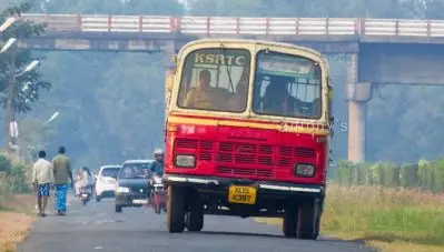 മിന്നല്‍ പണിമുടക്ക്: കെ.എസ്.ആര്‍.ടി.സി ഡ്രൈവര്‍മാരുടെ ലൈസന്‍സ് റദ്ദാക്കും; സ്വകാര്യ ബസിനും ‘പണി’