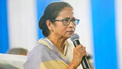 ‘തെരഞ്ഞെടുപ്പ് വരും പോകും, ഇപ്പോള്‍ ഒറ്റക്കെട്ടായി നില്‍ക്കാം’; കൊവിഡിനെ തുടര്‍ന്ന് തെരഞ്ഞെടുപ്പ് മാറ്റിവെക്കാന്‍ ആവശ്യപ്പെടുമെന്ന് തൃണമൂല്‍ കോണ്‍ഗ്രസ്