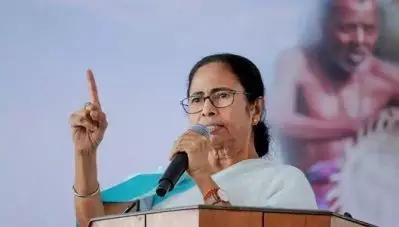 ദല്‍ഹി മൃതദേഹങ്ങളുടെ കൂന, 700 പേരെ കാണാതായി, അന്വേഷണമില്ലാത്തത് എന്തുകൊണ്ട്?; ബി.ജെ.പിക്കെതിരെ മമതാ ബാനര്‍ജി