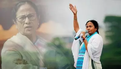 ‘ബംഗാളിന്റെ മകളാ’വാന്‍ വിട്ടുവീഴ്ചയില്ലാത്ത പോരാട്ടവുമായി മമതാ ബനര്‍ജി; 21,000 പൊതുപരിപാടികള്‍, നേരിട്ടുള്ള പ്രവര്‍ത്തനം; നീക്കങ്ങള്‍ ഇങ്ങനെ
