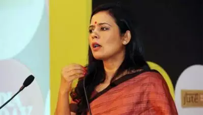‘കേരളം നിങ്ങളെ സംരക്ഷിക്കും; കുളംകലക്കി മീന്‍പിടിക്കാന്‍ ശ്രമിക്കുന്നവരുടെ വലയില്‍ വീഴരുത്’; അതിഥി തൊഴിലാളികളോട് ബംഗാള്‍ എം.പി മെഹുവ മൊയ്ത്ര