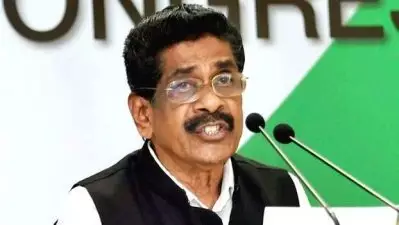 ബാലഭാസ്‌കറിന്റെ മരണം സി.ബി.ഐയ്ക്ക് വിടാമെങ്കില്‍ എന്തുകൊണ്ട് സ്വര്‍ണ്ണക്കടത്ത് കേസ് സി.ബി.ഐയ്ക്ക് വിട്ടുകൂടാ?; മുഖ്യമന്ത്രിയോട് മുല്ലപ്പള്ളി രാമചന്ദ്രന്‍